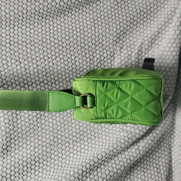 Vera New York Green Quilted Crossbody Bag - Picture 11 of 12